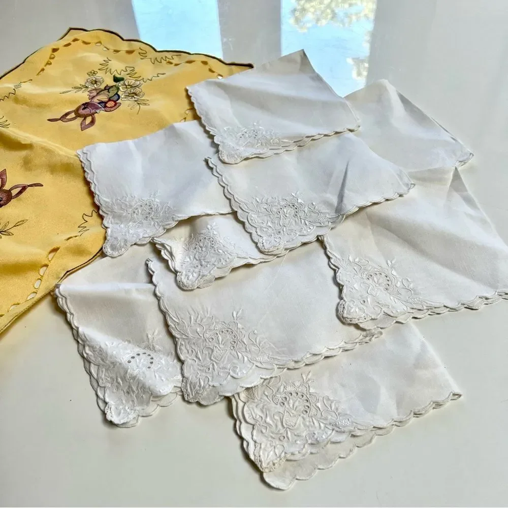 Vintage 1960s 1970s 10 PC Scalloped Edge Embroidered Dinner Napkins Bunny Doily